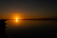 Zonsondergang met water en vogels