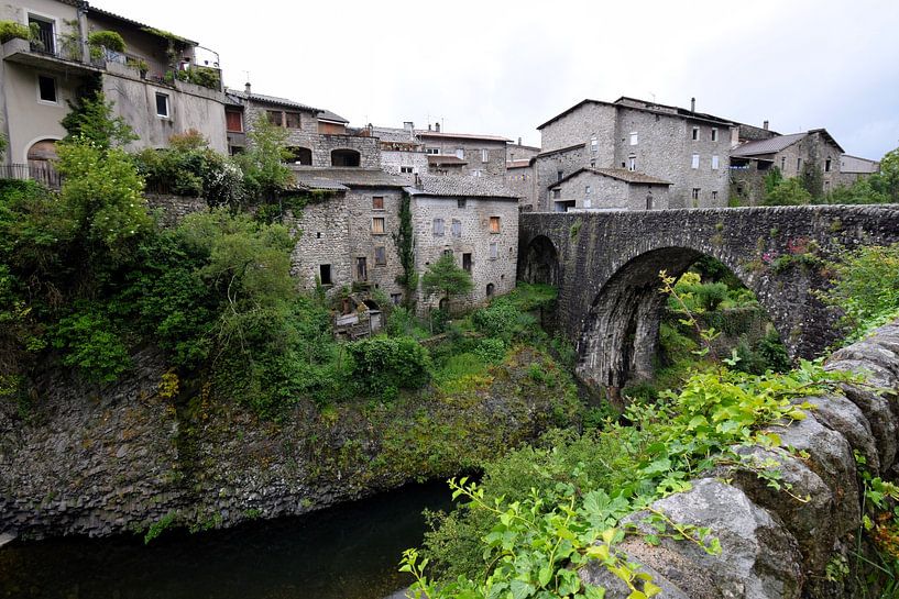 Dorf Jaujac in der Ardeche, Zentralmassiv, Frankreich von Studio LE-gals