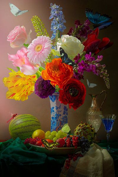 Stilleven met bloemen en fruit van Willy Sengers