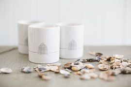 Keeping shells in the beach house by Nienke van Denderen