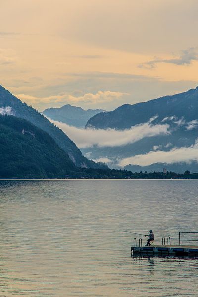 Fischer am Morgen, Thunersee Schweiz von Gig-Pic by Sander van den Berg