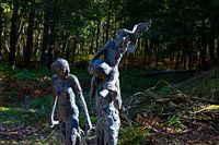 Een familie standbeeld in de bossen van de Amsterdamse waterleidingduinen