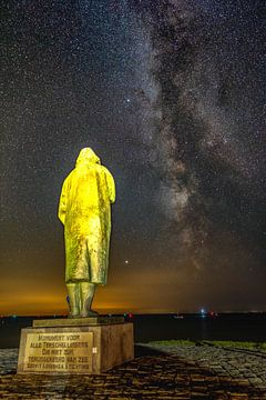 Le monument de la noyade avec la Voie lactée