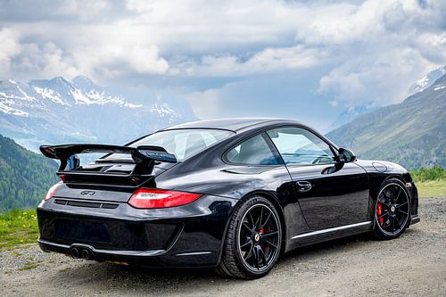 Porsche 911 GT3 sportwagen in de Alpen