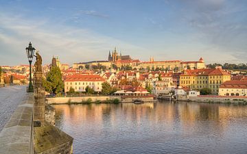 Château de Prague dans la lumière du matin sur Michael Valjak