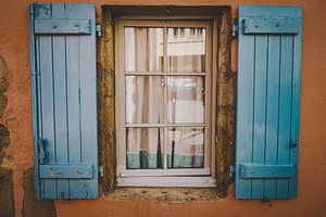 Blaue Fensterläden von Daphne Groeneveld