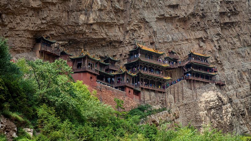 Das Hängende Kloster Xuankong Si bei Datong in China von Roland Brack