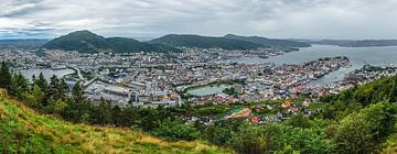 View to the city Bergen in Norway sur Rico Ködder