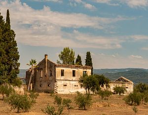 Maison de campagne abandonnée sur Corfou sur Marjolein van Middelkoop