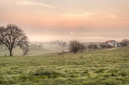 Zonsopkomst boven de Schweiberg in Zuid-Limburg
