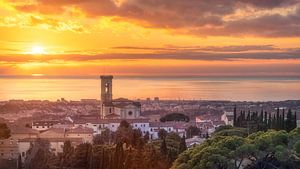 Rosignano Marittimo und das Meer bei Sonnenuntergang