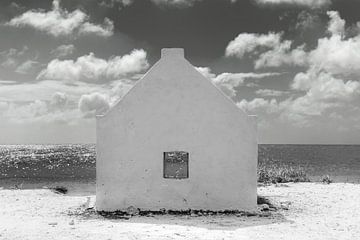 Strandhut op het eiland Bonair in het Caribisch gebied. Zwart-wit B van Manfred Voss, Schwarz-weiss Fotografie