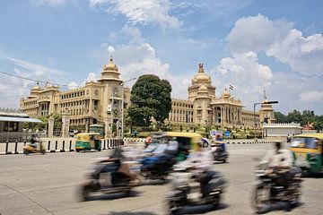 Frantic traffic in front of Vidhana Soudha by Frank Photos