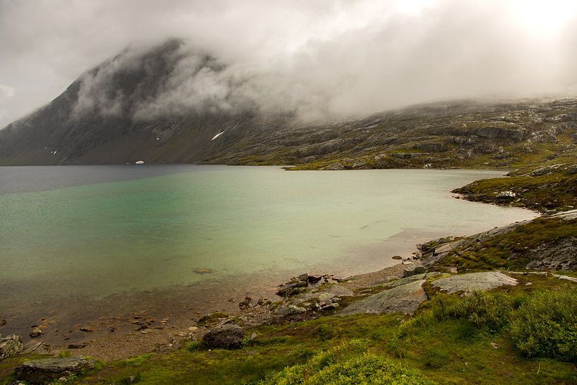 Märchenlandschaft in den Bergen mit einem See von Karijn | Fine art Natuur en Reis Fotografie