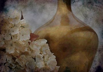 still life in gold by Yvonne Blokland
