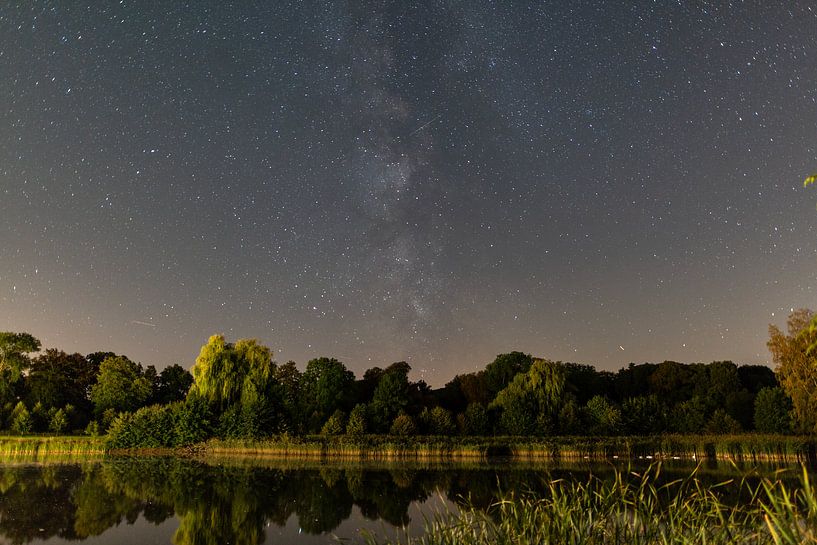 Starry night over the Bendeleben park pond by Fototante