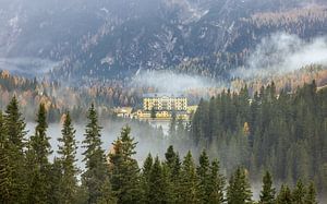 Das ehemalige Asthma-Institut Pio XII am Misurina-See in den Dolomiten in Italien