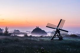 Molen in de ochtendmist von Ronnie Assink
