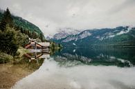 Weerspiegelend meer in Oostenrijk van Wilke Tiellemans thumbnail
