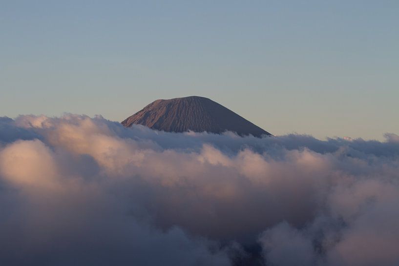 Bromo volcano at sunrise by Jeroen Meeuwsen