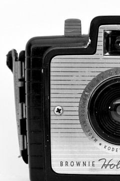 Photo of a retro camera in black and white.