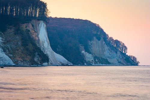 Krijtkust in het avondlicht