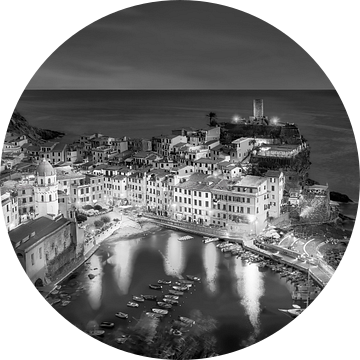 Vernazza in de Cinque Terre in Italië , zwart-wit