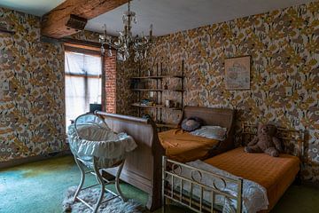 Bedroom in Chateau Donkey by Het Onbekende