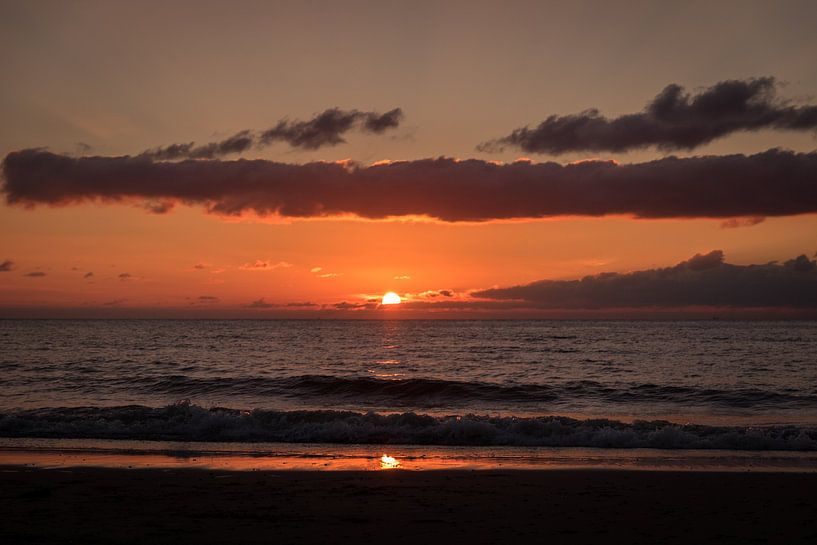 Zonsondergang op Texel van Jim Plaum