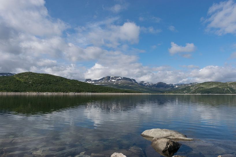 Idyllisch meer in Noorwegen van Patrick Verhoef