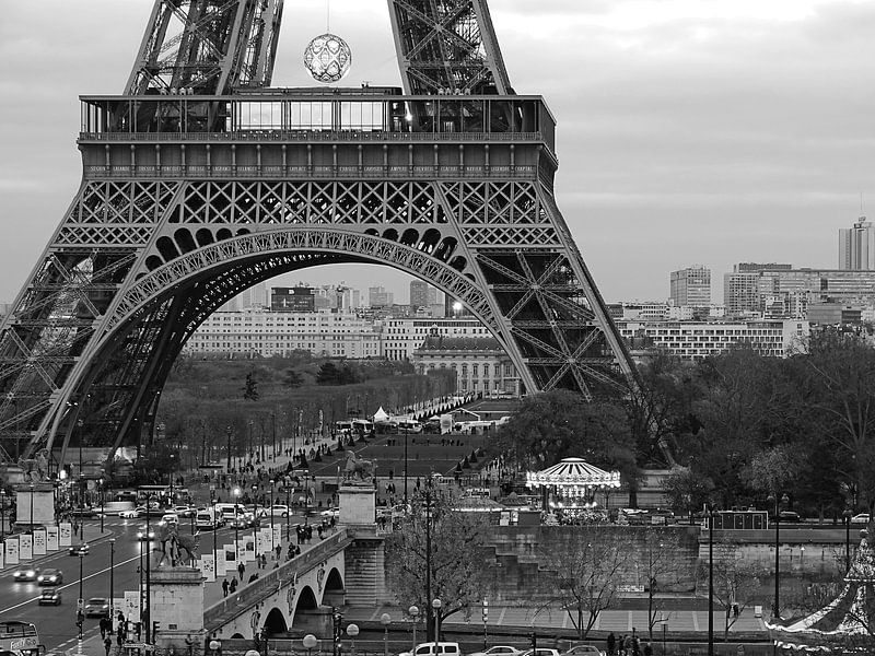 Eiffeltoren close-up in zwart-wit von Michaelangelo Pix