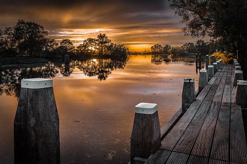 Sunset over the Vecht (river) near Het Hemeltje sur Xlix Fotografie