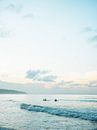 Surfen op Playa Bonita | Reisfotografie print | Las Terrenas Dominicaanse republiek van Raisa Zwart thumbnail