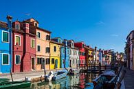 Des bâtiments colorés sur l'île de Burano près de Venise, Italie par Rico Ködder Aperçu