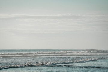Golvende Stilte Eindeloze Zee en Horizon van Femke Ketelaar