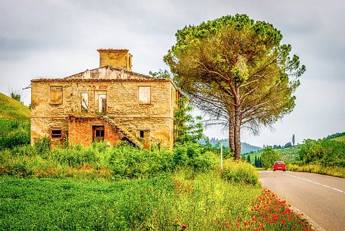 Toscaanse ruïne langs SP125, Toscane, Italië.