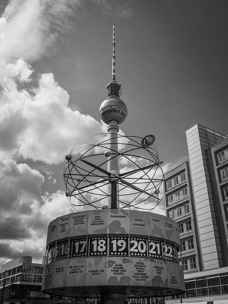Berlin am Alexanderplatz mit Fernsehturm von Mustafa Kurnaz