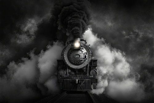 Stoomlocomotief in de mist van het verleden