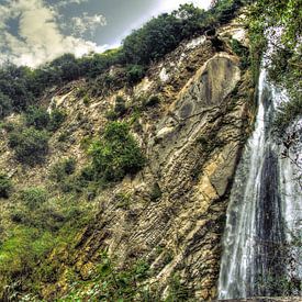 Waterval met rotspartij van Sander van Geest