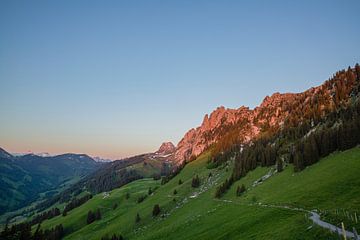 Alpenglühen an den Gastlosen in Jaungebiet von Martin Steiner