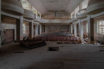 abandoned theatre bulgaria van hanne dutoit