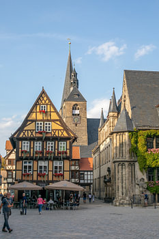 Welterbestadt Quedlinburg - Marktplatz mit Rathaus, Roland und  Marktkirche St.Benediktii