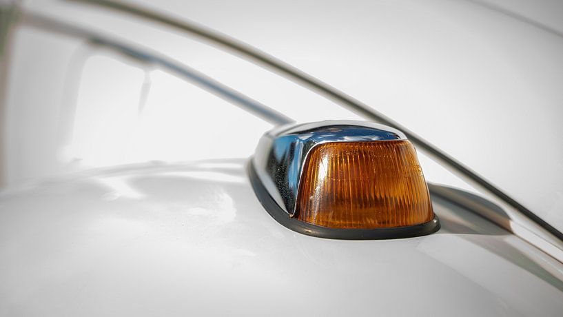 Nieuwsgierig Knipperlicht, Volkswagen Kever van Customvince | Vincent Arnoldussen