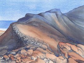 Une crête montagneuse à l'aube