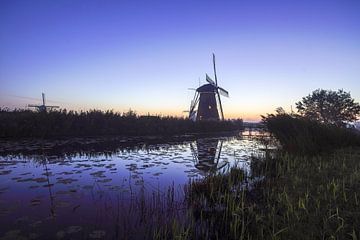 De molens van Kinderdijk bij nacht van Dirk van Egmond