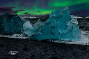 Nordlicht und blaues Eis auf Island