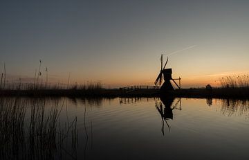 Molen "Hoogland" nabij Leeuwarden net na zonsondergang van Kevin Boelhouwer