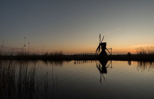 Molen "Hoogland" nabij Leeuwarden net na zonsondergang