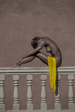 Nude with cloth by Matthias Stolt