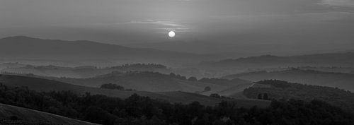 Sunset in Tuscany - Monochrome Tuscany in 6x17 format